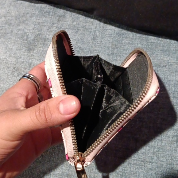 mini wallet with paris print semi new purse - Picture 6 of 6